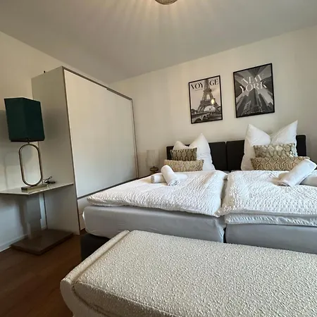Апартаменты Living 77 *