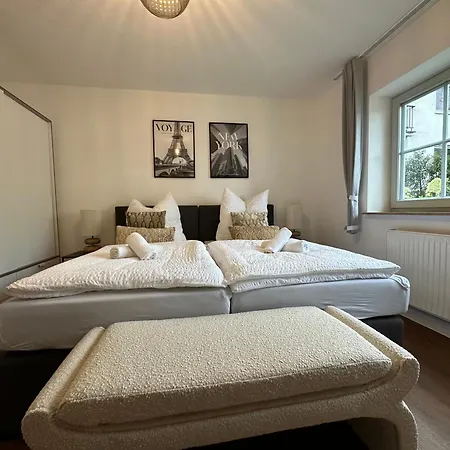 Living 77 Apartment