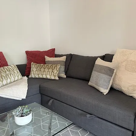 アパート Living 77 *