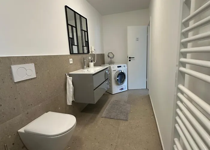 Living 77 アパート