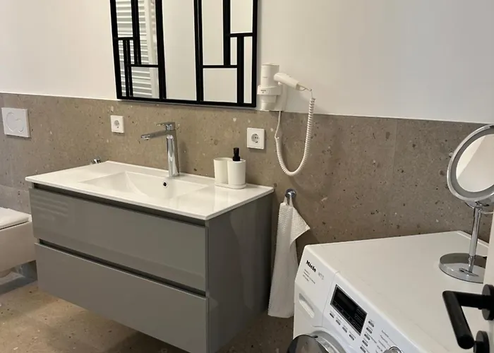 Living 77 アパート *